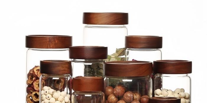Transparent glass storage jar with acacia